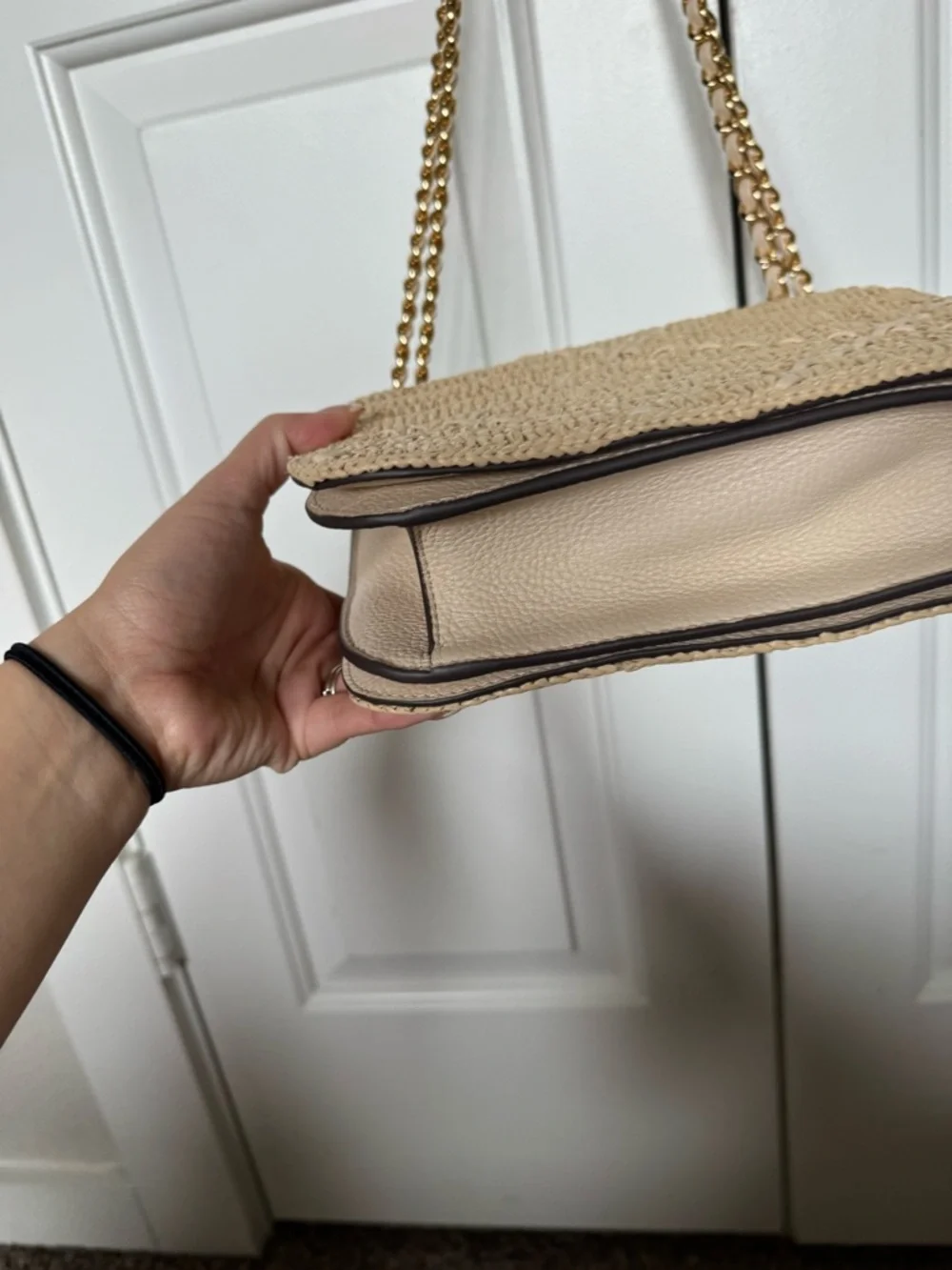 Tory Burch Cream Woven Shoulder Bag with Gold Accents - Picture 4 of 7